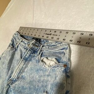 Abercrombie & Fitch high-rise mom jeans 27/4 curve love distressed. SKU423
